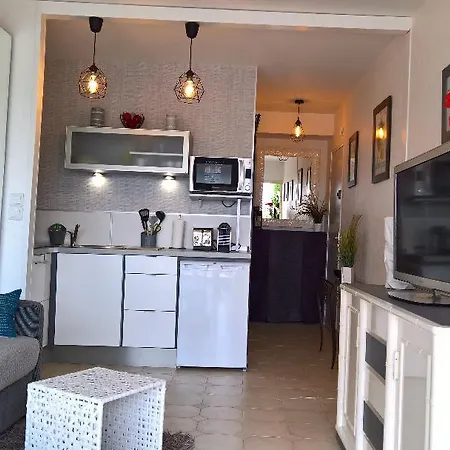 Baie Des Anges Bis Apartment *